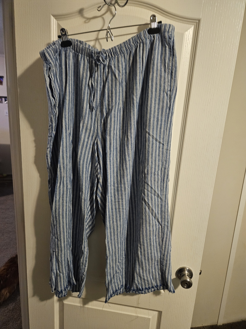 Old Navy Blue and White Striped Cropped Linen Pants xxl